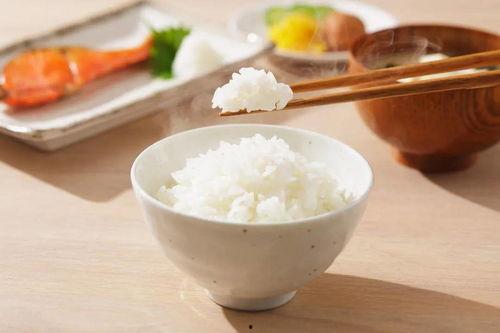 老八吃哈密瓜米饭的视频,美味与创意的完美融合