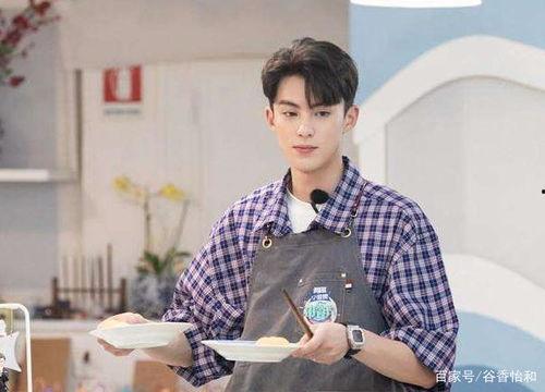 吃瓜挑战王鹤棣视频,趣味横生展现明星魅力