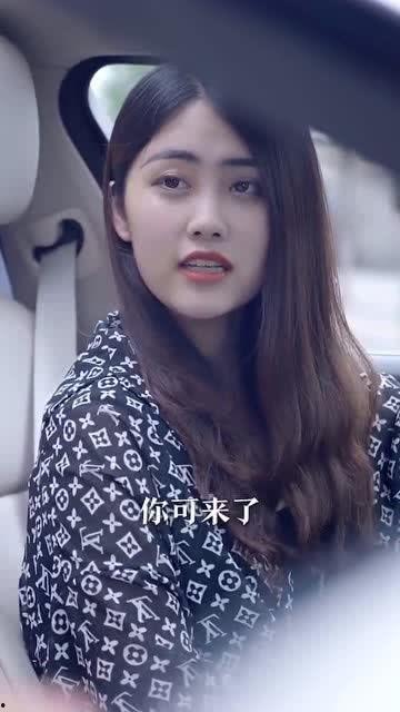 美女被吃瓜妹妹误解视频